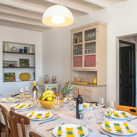 Mit Privatpool Fuer 8 Personen Und 7 In Demporda, Costa Brava